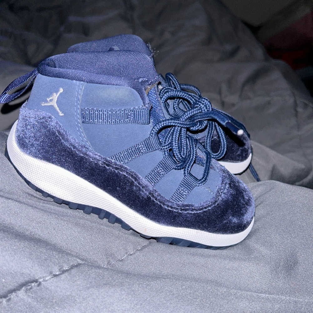 Suede navy blue Jordan 11’s